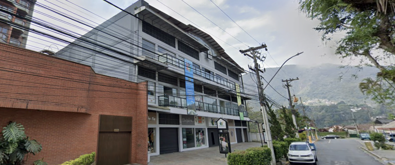 Visão externa do Shopping Comary  em Teresópolis