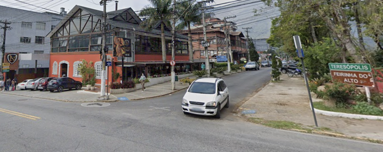 Visão externa da Churrascaria Novilho de Ouro em Teresópolis