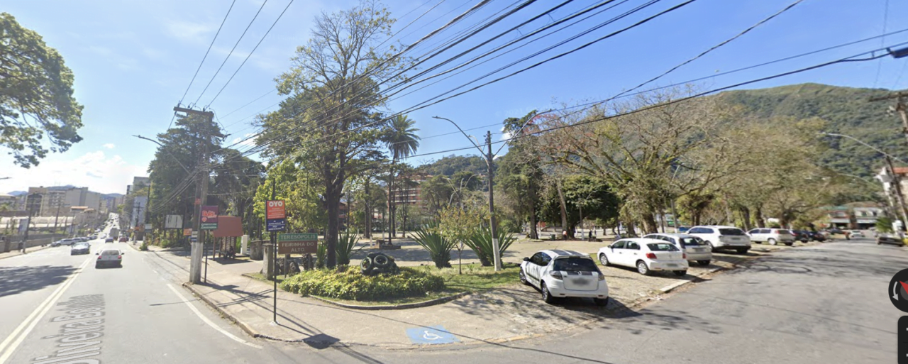 Visão a Praça Higino da Silveira e Avenida Oliveira Bothelho.